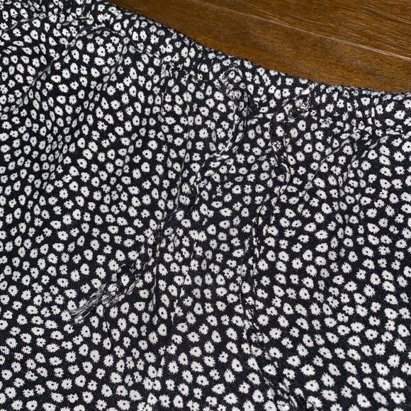 💕3 FOR $30 Brandy Melville soft daisy shorts - Picture 2 of 5